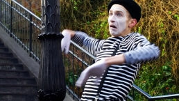 Gaudi Kaiser - Souvenirs From Paris - Mime - Film
